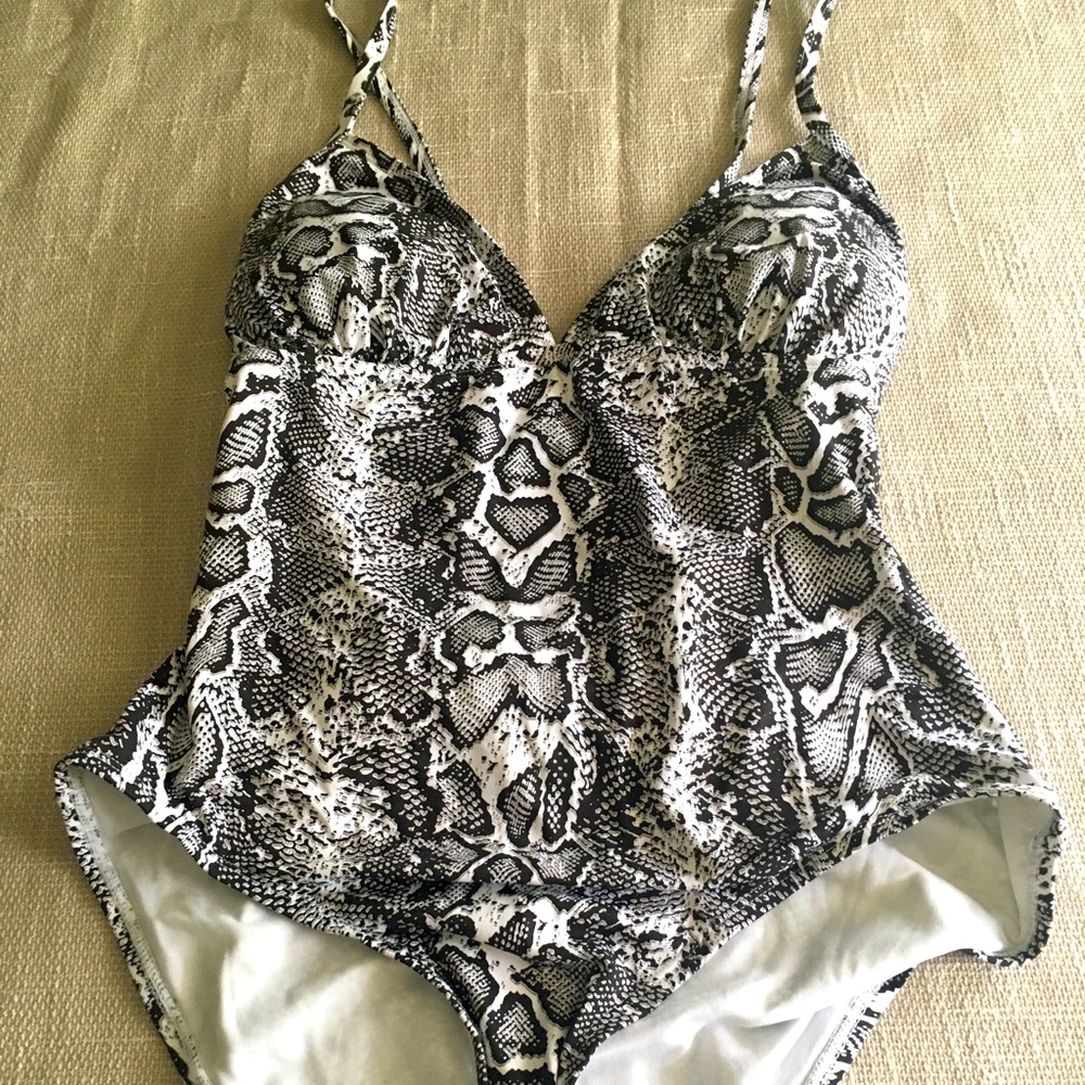 Tommy Bahama snake criss back 1 piece swimsuit